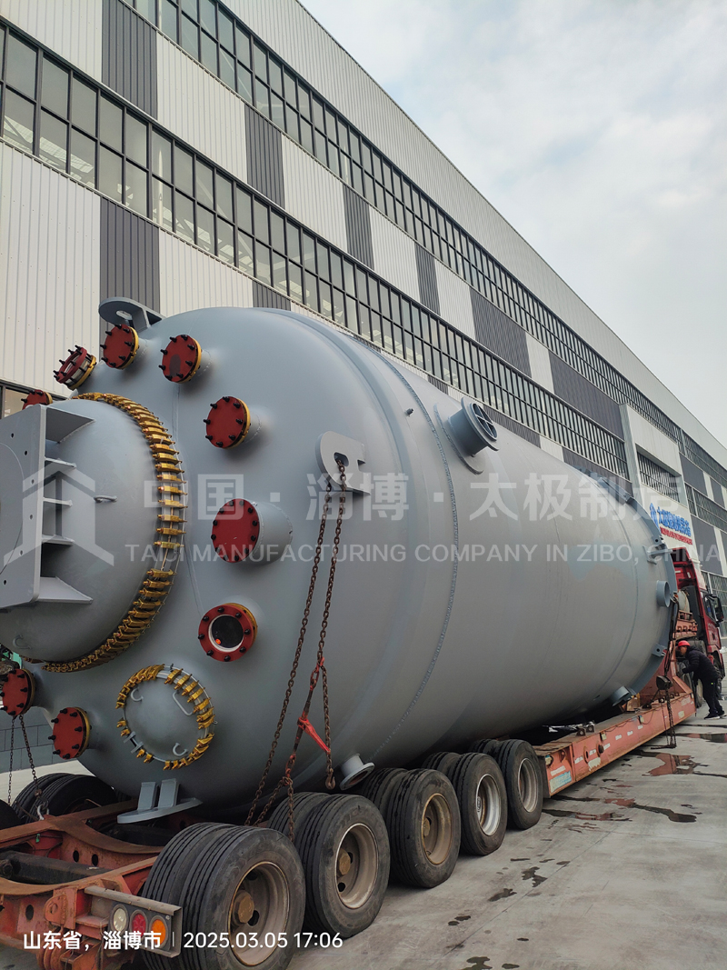 太極 8 萬升大型搪玻璃反應(yīng)釜完成發(fā)貨 彰顯制造實(shí)力 太極 8 萬升大型搪玻璃反應(yīng)釜完成發(fā)貨 彰顯制造實(shí)力