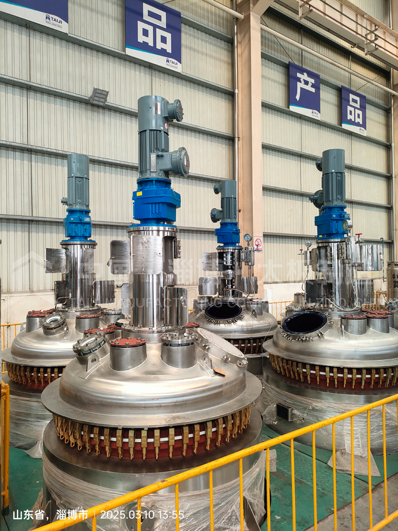 太極 GMP 外包不銹鋼搪玻璃設(shè)備生產(chǎn)現(xiàn)場 太極 GMP 外包不銹鋼搪玻璃設(shè)備生產(chǎn)現(xiàn)場