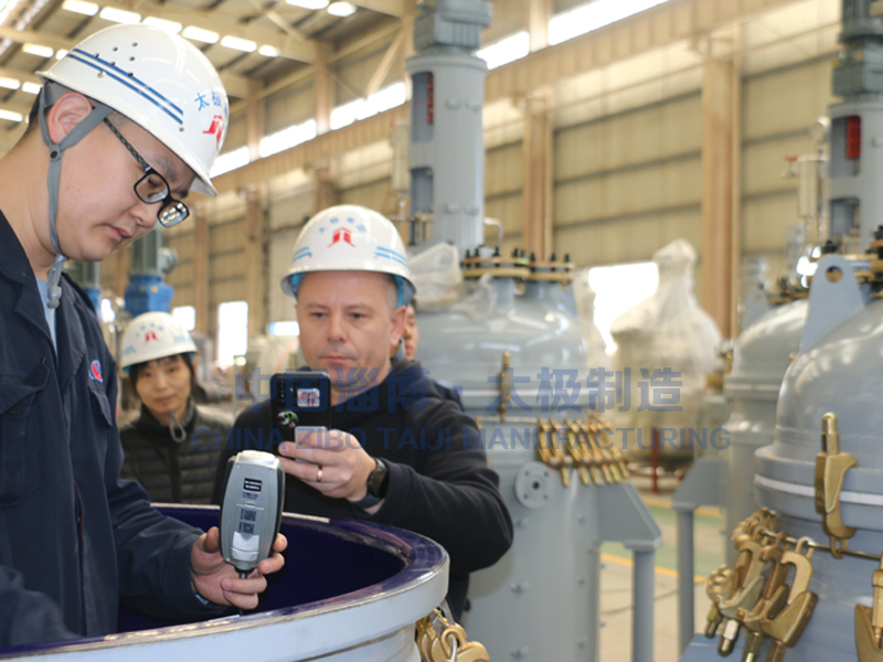 太極出口搪玻璃反應(yīng)釜高分通過(guò)國(guó)際嚴(yán)苛檢驗(yàn) 太極出口搪玻璃反應(yīng)釜高分通過(guò)國(guó)際嚴(yán)苛檢驗(yàn)